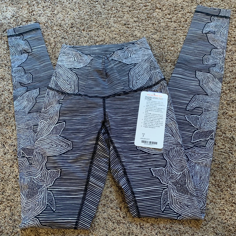Lululemon dotty tribal tights size 2 - Picture 2 of 6